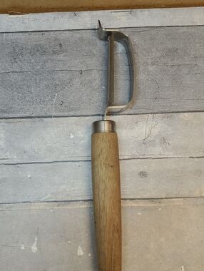Classic Wood-Handled Vegetable Peeler i
